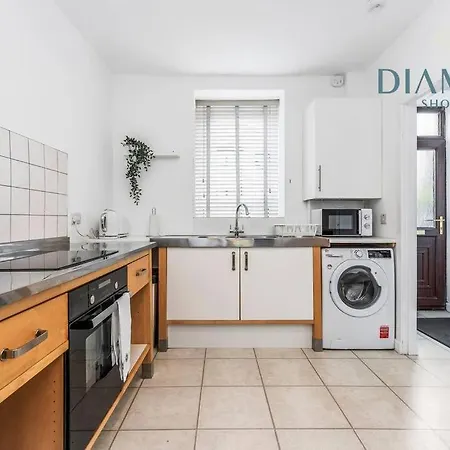 Foundry - 2 Bedrooms, Fully Equipped, Free Parking, Wifi, Favourite For Contractors, Long Stays Welcome, Food, Bars, Shops By Diamond Short Lets Dunfermline Exterior photo