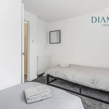 Foundry - 2 Bedrooms, Fully Equipped, Free Parking, Wifi, Favourite For Contractors, Long Stays Welcome, Food, Bars, Shops By Diamond Short Lets Dunfermline Exterior photo