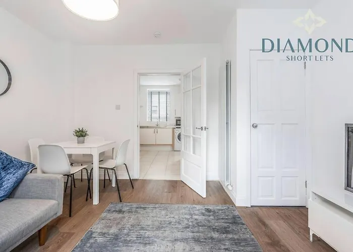 Foundry - 2 Bedrooms, Fully Equipped, Free Parking, Wifi, Favourite For Contractors, Long Stays Welcome, Food, Bars, Shops By Diamond Short Lets