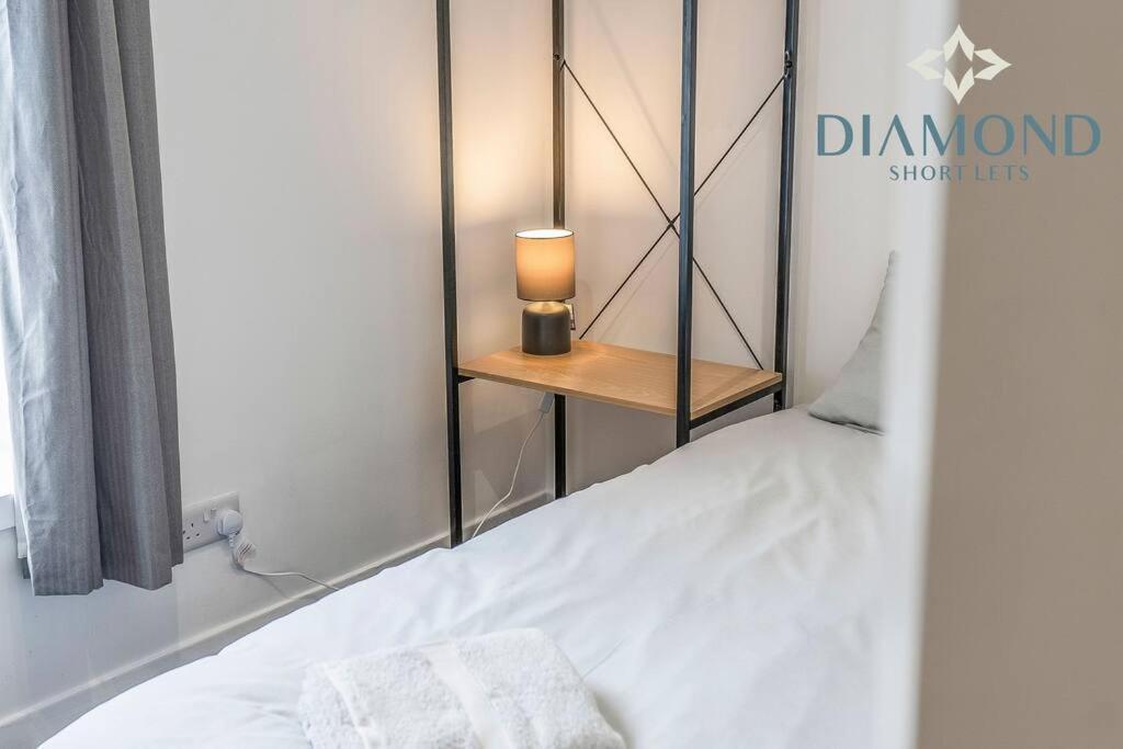 Foundry - 2 Bedrooms, Fully Equipped, Free Parking, Wifi, Favourite For Contractors, Long Welcome, Food, Bars, Shops By Diamond Short Lets Appartement *