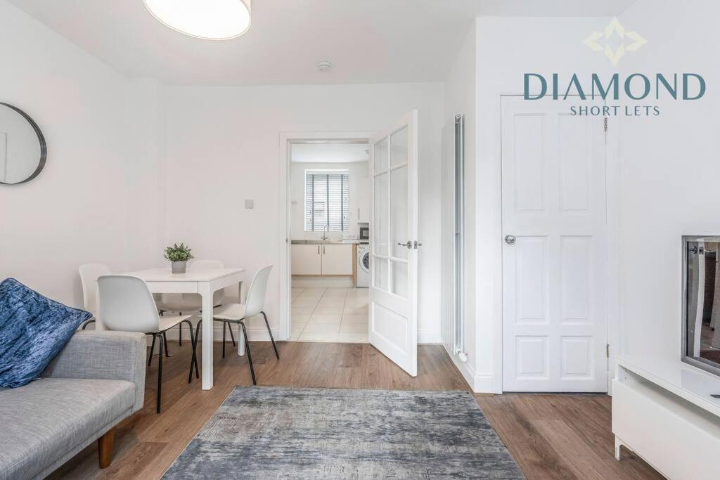 Foundry - 2 Bedrooms, Fully Equipped, Free Parking, Wifi, Favourite For Contractors, Long Welcome, Food, Bars, Shops By Diamond Short Lets Appartement